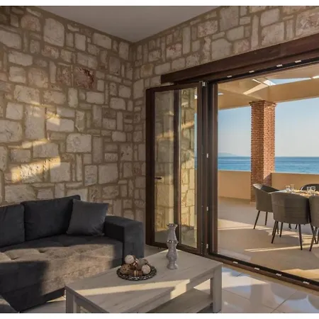 La Perla Superior Villa
