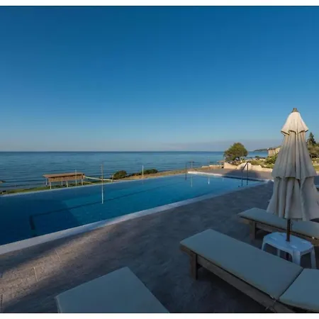 La Perla Superior Villa *
